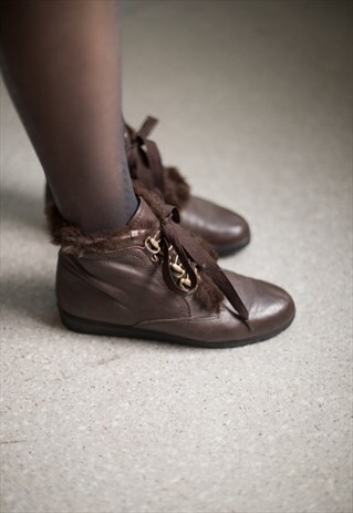 VINTAGE 80'S BROWN LEATHER LACE UP ANKLE BOOTS