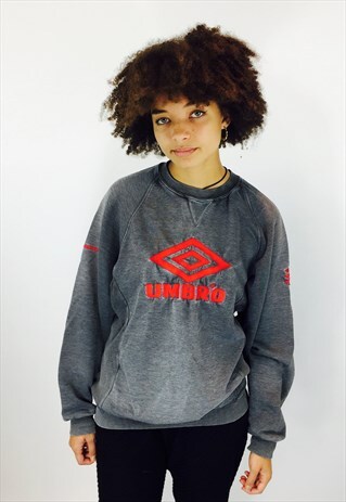 UMBRO EMBROIDERED 90S SWEATSHIRT