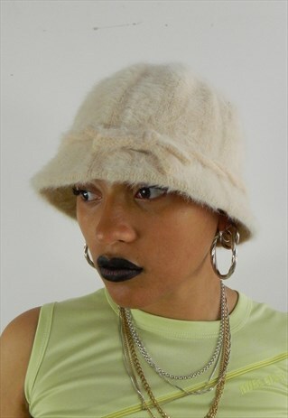 CREAM FLUFFY BOW BUCKET HAT