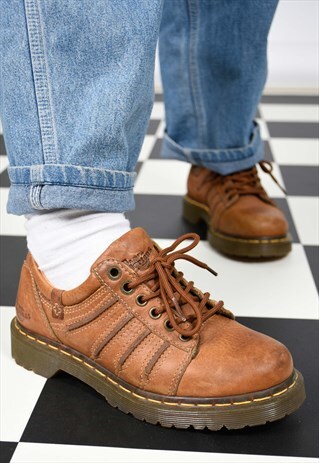 THE CUTEST DR MARTENS PEANUT BROWN OXFORD SHOES