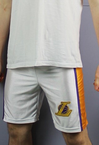 VINTAGE USA BASKETBALL LAKERS SHORTS IN WHITE WITH PRINTED