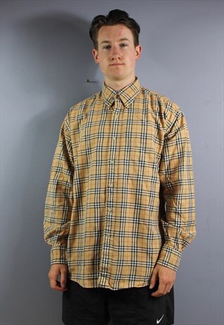 VINTAGE BURBERRY SHIRT IN NOVA CHECK WITH POCKET. BUTTON UP.