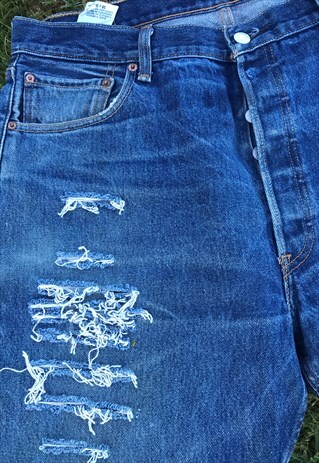VINTAGE 90'S 501 SHREDDED LEVI BUTTON FLY JEANS