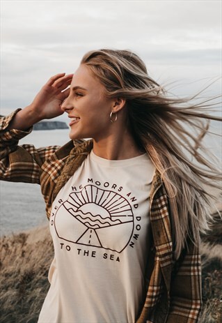 'OVER THE MOORS' T-SHIRT IN CREAM