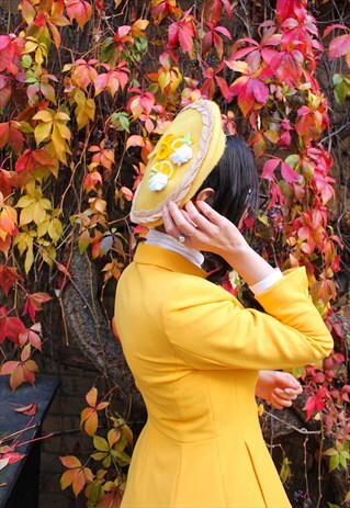 YELLOW BERET WITH LEMON PIE FELT DETAIL