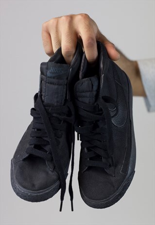 VINTAGE NIKE BLACK HIGH-TOP TRAINERS
