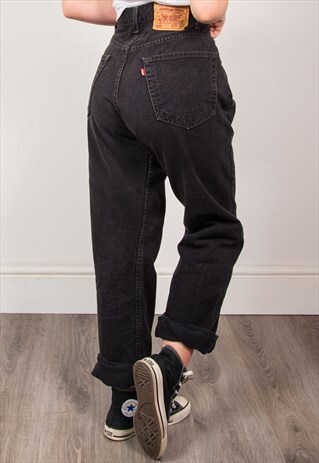 LEVI'S VINTAGE MOM JEANS