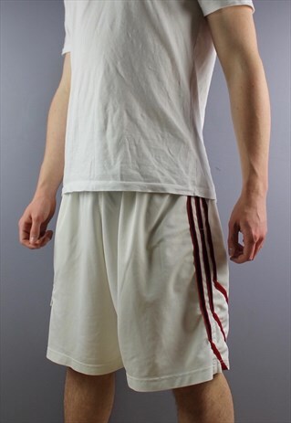 VINTAGE ADIDAS SHORTS IN WHITE WITH POCKETS, EMBROIDERY AND
