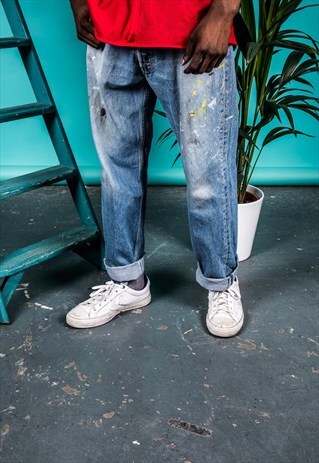 VINTAGE LEVI'S 501 JEANS IN BLUE WITH PAINT MARKS