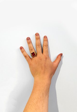 CRYSTAL RUBY ORNATE SQUARE BAND SIGNET RING - GOLD/RED