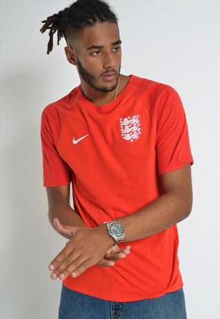 VINTAGE NIKE ENGLAND FOOTBALL T-SHIRT RED