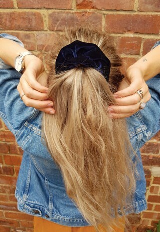 NAVY BLUE LUXE VELVET SCRUNCHIE