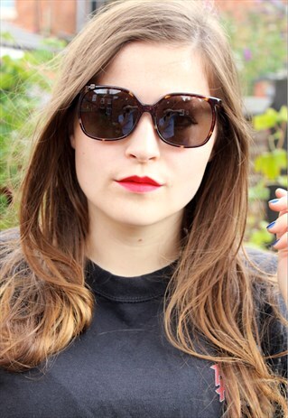 CALVIN KLEIN SUNGLASSES - WORN ONCE CLASSIC FESTIVAL SHADES