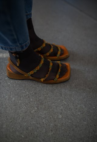 VINTAGE 90'S ORANGE FLOWER SANDALS