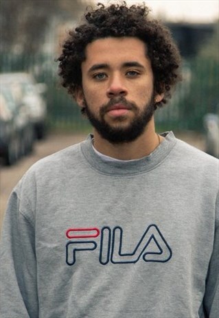 CLEAN FILA SPELLOUT SWEATSHIRT IN GREY