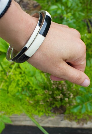 VINTAGE 90'S BLACK & WHITE BRACELETS