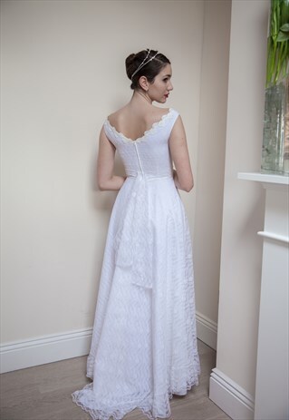 LOVELY WHITE LACE 70S VINTAGE WEDDING DRESS, VERY 50S LOOK