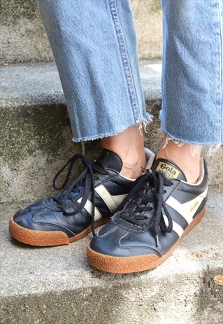 VINTAGE 90S PUMA BLACK & WHITE CLASSIC TRAINERS