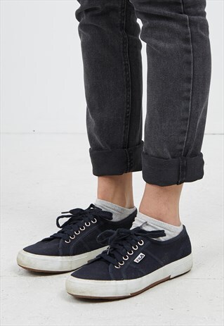 VINTAGE NAVY FILA TRAINERS