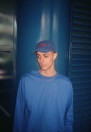 LONG SLEEVED T-SHIRT IN BLUE WITH WOVEN LABEL DETAIL