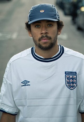 ENGLAND 1999 UMBRO KIT IN WHITE AND NAVY