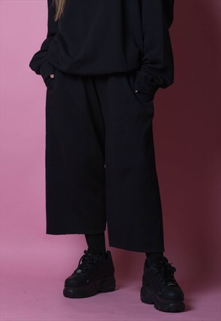 OVERSIZED 3/4 JOGGERS IN BLACK