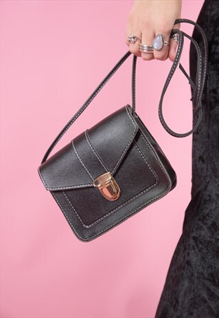 VINTAGE INSPIRED BAG CROSS BODY IN BLACK WITH GOLDEN BUCKLE