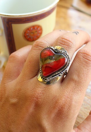 ADJUSTABLE RED HEART GLASS RING