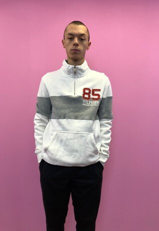 VINTAGE TOMMY HILFIGER 1/4 ZIP SWEATSHIRT