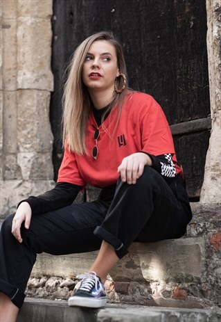 OVERSIZED T-SHIRT IN RED WITH GRAPHIC PRINT.