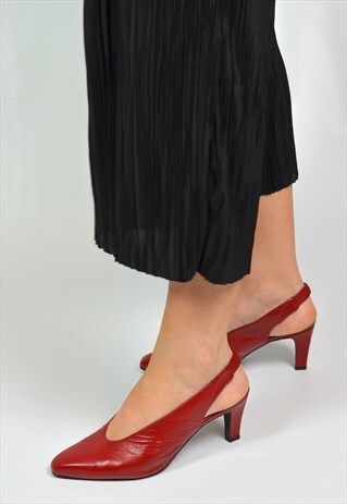 VINTAGE 90S PATENT RED SLINGBACK KITTEN HEELS