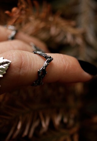 HYSMINAI DOUBLE WISHBONE GOTHIC THORN STERLING SILVER RING
