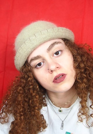 BEIGE CREAM FLUFFY Y2K BUCKET HAT