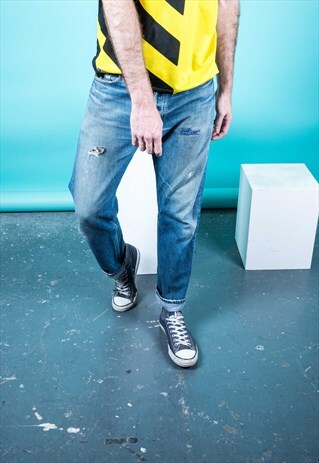 VINTAGE LEVI'S 501 JEANS IN BLUE WITH RIPS