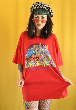 VINTAGE RED DISNEY WORLD T-SHIRT