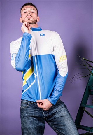 VINTAGE 1990S SPORTS T-SHIRT IN BLUE, WHITE AND YELLOW