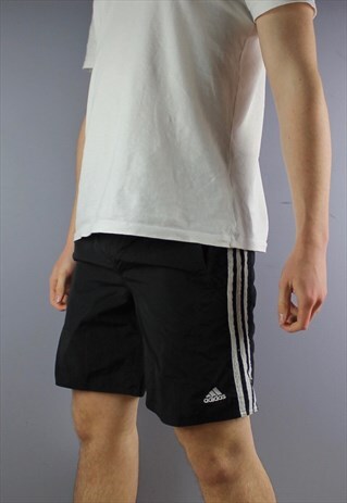 VINTAGE ADIDAS SHORTS IN BLACK WITH POCKETS, PRINTED LOGO AN