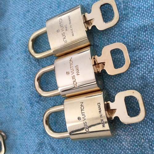 Louis Vuitton padlock with keys 