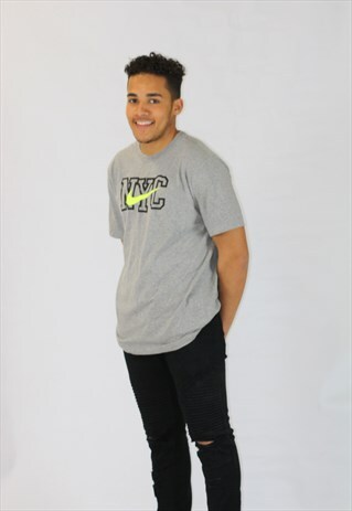 VINTAGE NIKE T SHIRT