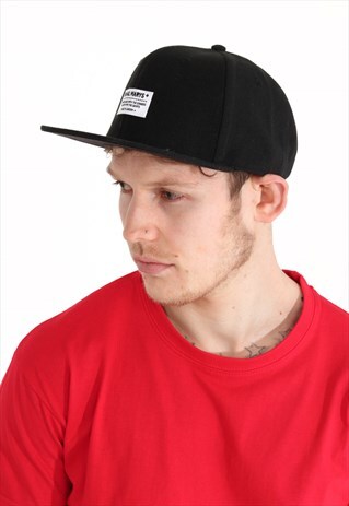 BLACK SNAPBACK CAP