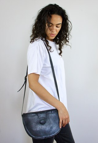 VINTAGE 80S CROSS BODY SHOULDER BAG BLACK