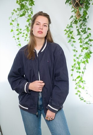 VINTAGE 90S TOMMY HILFIGER JACKET IN BLUE WITH LOGO DETAIL