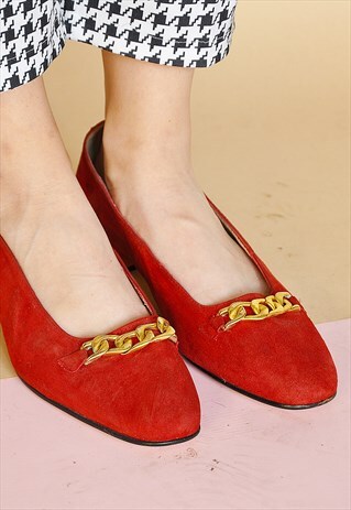 90S RED SUEDE FLATS WITH A GOLDEN CHAIN