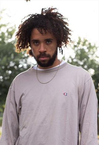 VINTAGE 90'S CHAMPION LONG SLEEVE T SHIRT IN A PENG CREAM