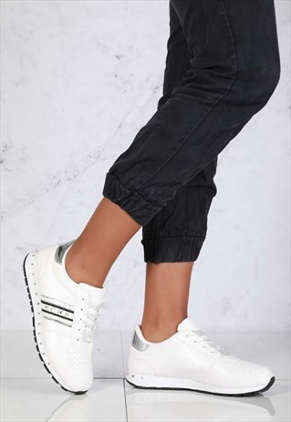 LACE UP STUD DETAIL TRAINER IN WHITE