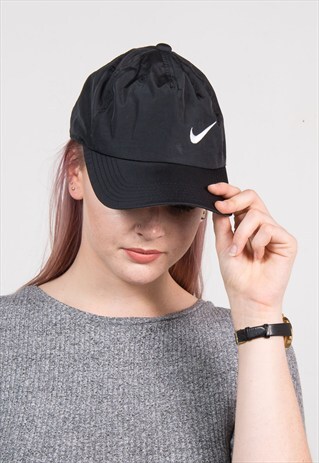 VINTAGE NIKE BLACK CAP