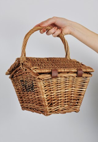 VINTAGE SMALL WICKER HANDBAG BASKET