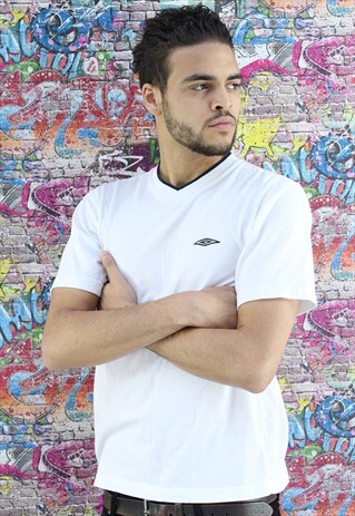 VINTAGE 90S UMBRO T-SHIRT. UNISEX. BRANDED SPORTSWEAR.