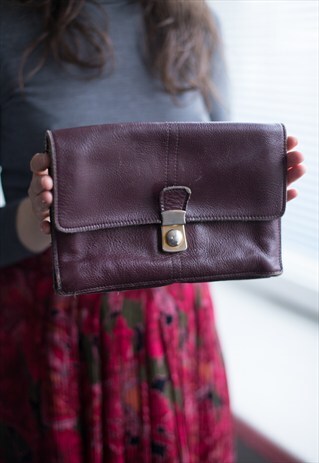 VINTAGE 70'S BURGUNDY LEATHER BUCKLE BAG
