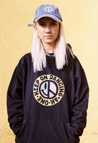 BLACK PULLOVER KEEP ON DANCING PEACE HOODIE